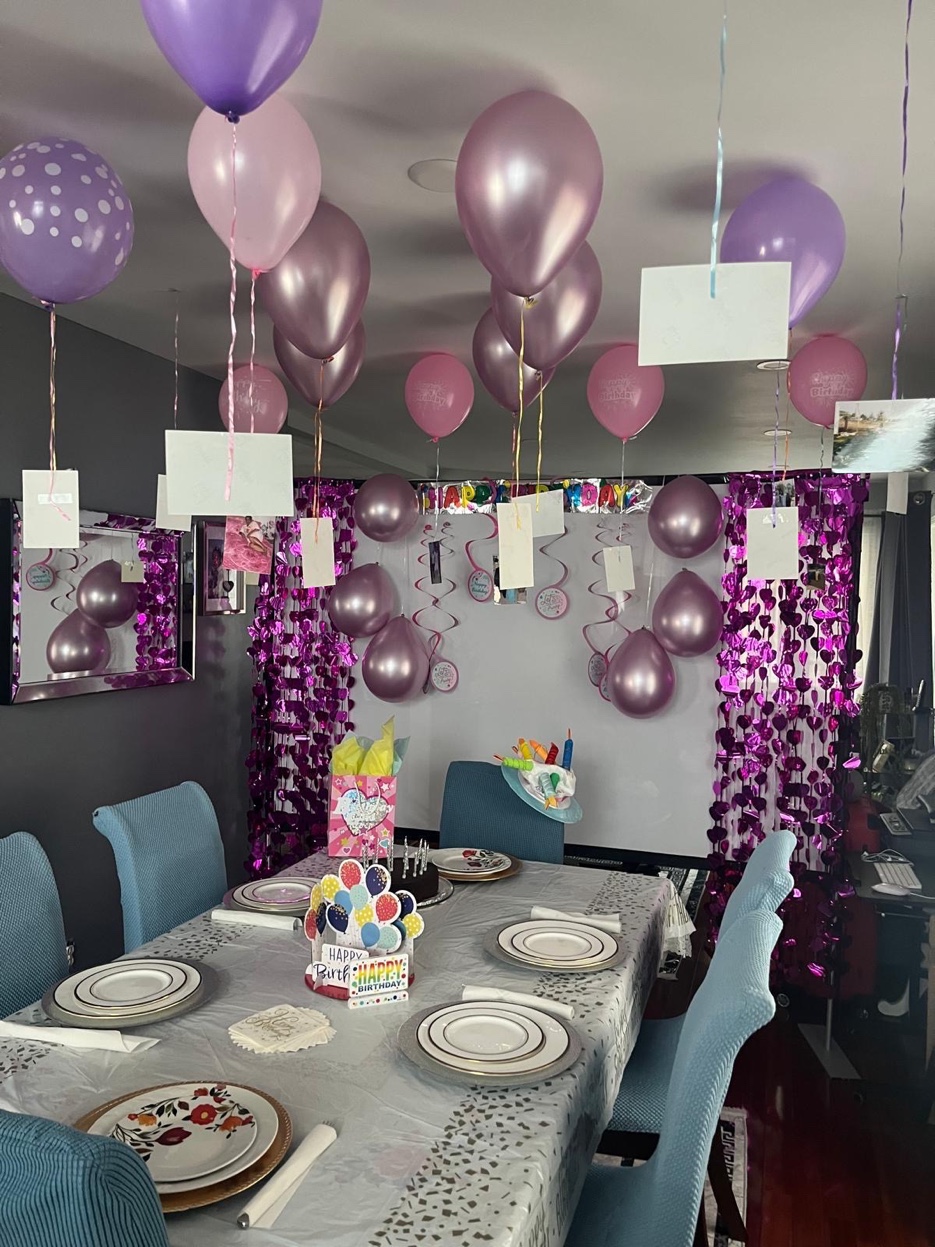 Birthday party balloon décor